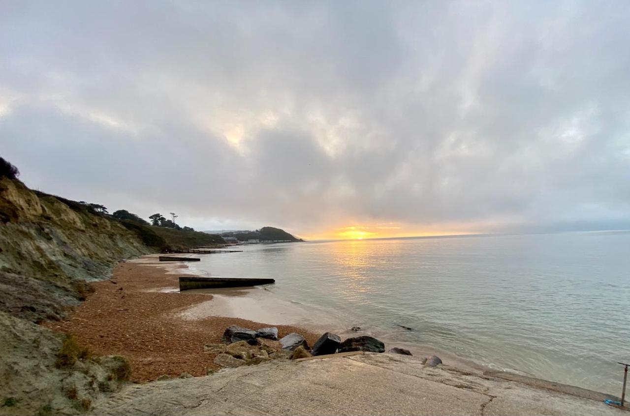 Seaview Self-Catering Coastal Bungalow In Rural West Wight فريشووتر المظهر الخارجي الصورة