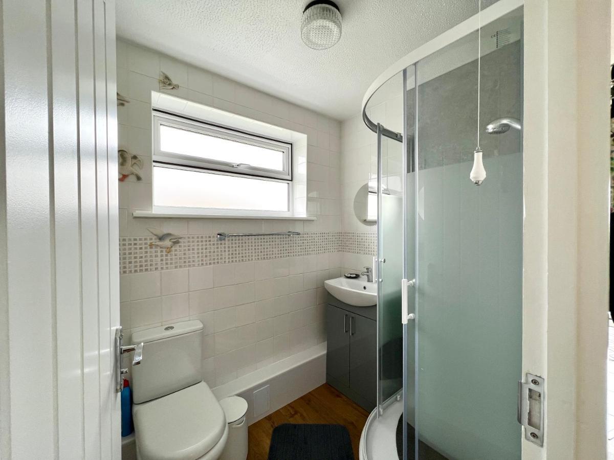 Seaview Self-Catering Coastal Bungalow In Rural West Wight فريشووتر المظهر الخارجي الصورة