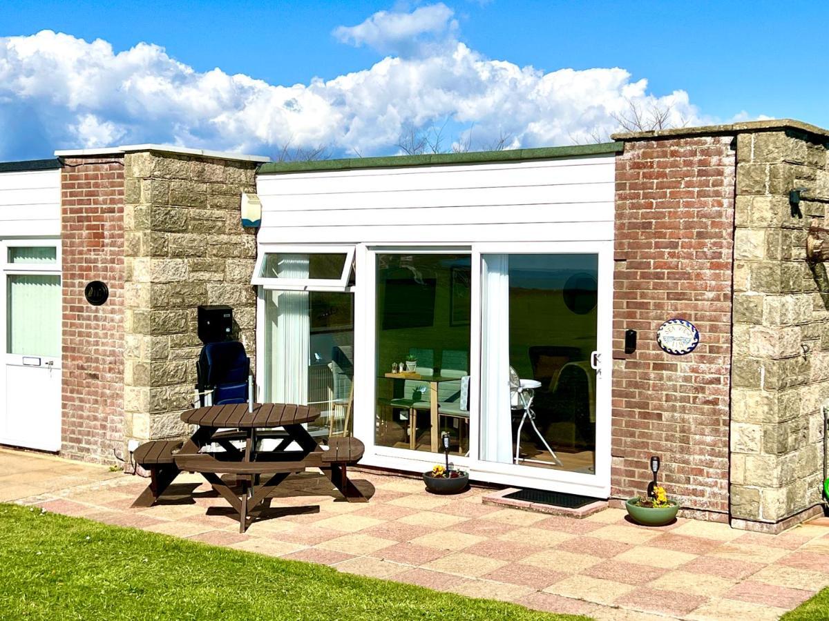 Seaview Self-Catering Coastal Bungalow In Rural West Wight فريشووتر المظهر الخارجي الصورة